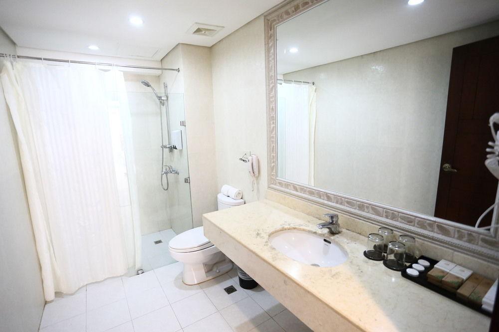 Golden Phoenix Hotel Boracay Manoc-Manoc Экстерьер фото